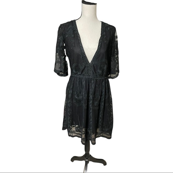 Haute monde lace dress plunge V-neck. Zipper back size Large. Black. - Picture 2 of 12
